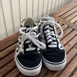 Vans Kids Black and White Checkerboard Lace-Up Sneakers
Girls size 5.5 Boys 4